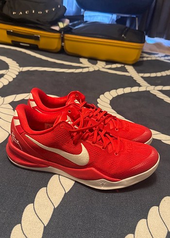 Kobe 8 university red 1 kere deneme amaçlı kutulu ürün 45.5