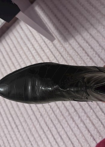 Hotiç Yılan Desenli Siyah Deri Topuklu Bot - Görsel 3