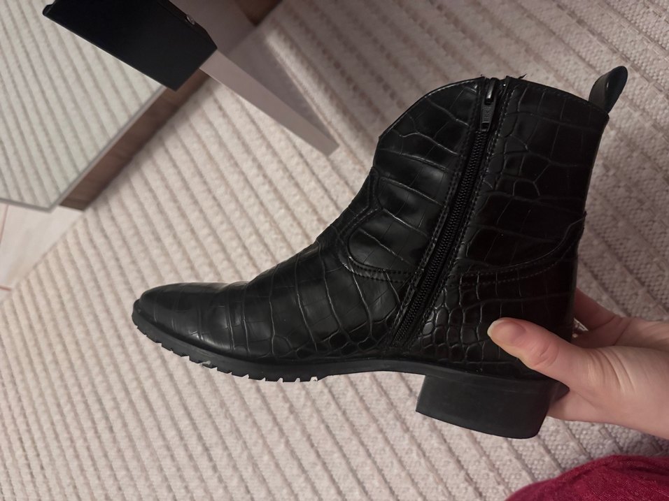 Hotiç Yılan Desenli Siyah Deri Topuklu Bot - Görsel 2