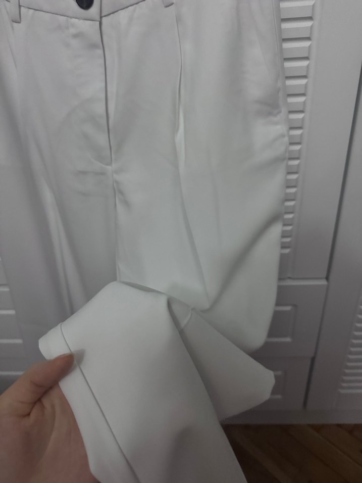 Kadın Beyaz Kumaş Pilili Kumaş Pantolon - Görsel 2