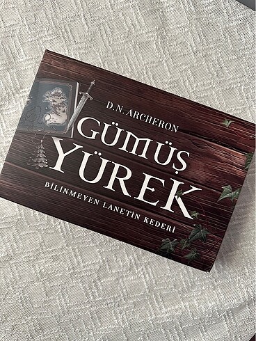 Beden Renk Gümüş yürek 2 - D. N. Archeron sıfır ciltli yan boyamalı