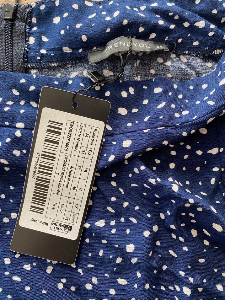 Beyaz desenli lacivert yırtmaçlı midi boy etek - Görsel 2