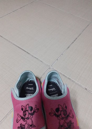 24 Beden 24 numara orjinal Adidas ayakkabı tertemiz