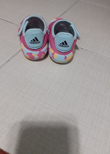 24 Beden pembe Renk 24 numara orjinal Adidas ayakkabı tertemiz