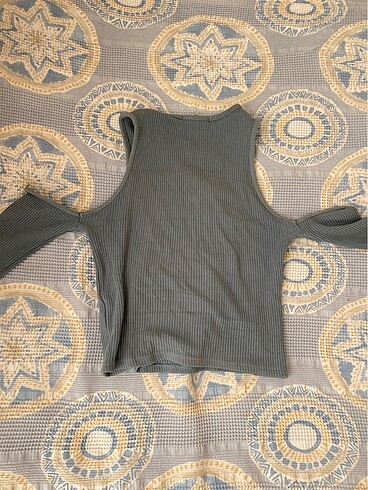 m Beden Pull and Bear Omuz Acik Bluz