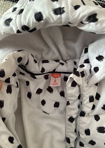 Kapüşonlu Beyaz Puantiyeli Kız Montu - Görsel 5