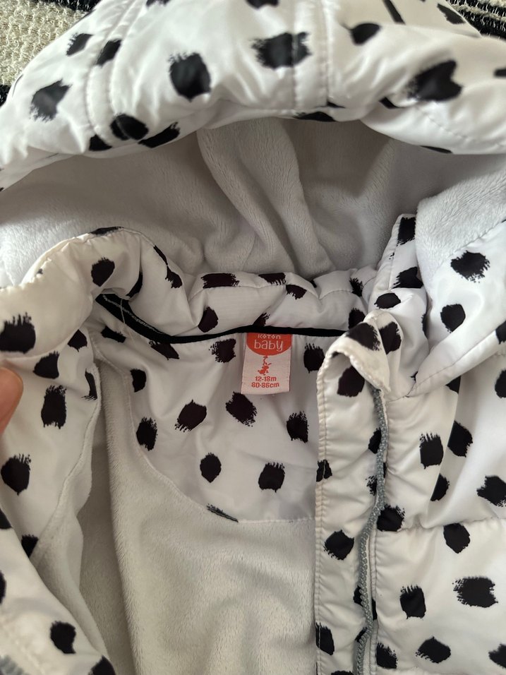 Kapüşonlu Beyaz Puantiyeli Kız Montu - Görsel 5