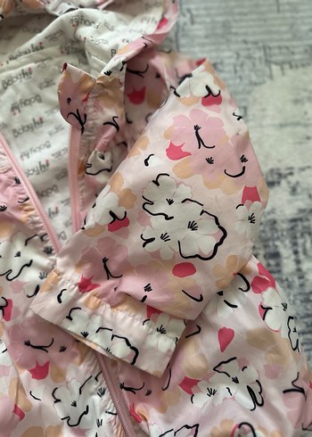 Kız Çocuk Kapüşonlu Desenli Yağmurluk - Görsel 2