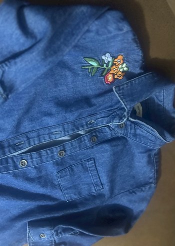 Nakışlı Mavi Denim Kız Gömlek - Görsel 2
