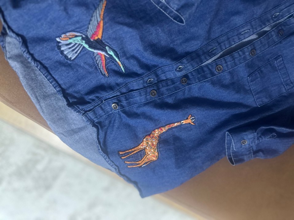 Nakışlı Mavi Denim Kız Gömlek - Görsel 3