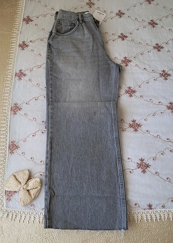 Pull and Bear Gri Düğmeli Loose Fit Midi Kadın Jean