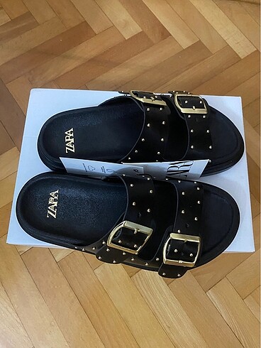40 Beden Zara deri gold zımbalı kemerli terlik