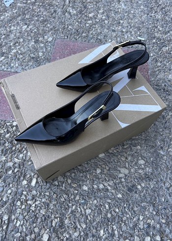 Siyah Tokalı Stiletto Topuklu Kadın Ayakkabı