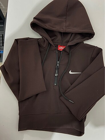 nike spor crop