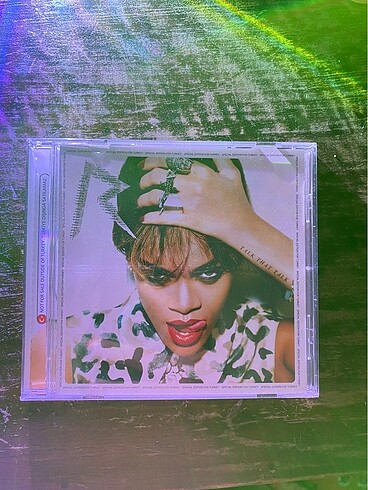 Rihanna orjinal talk that talk cd