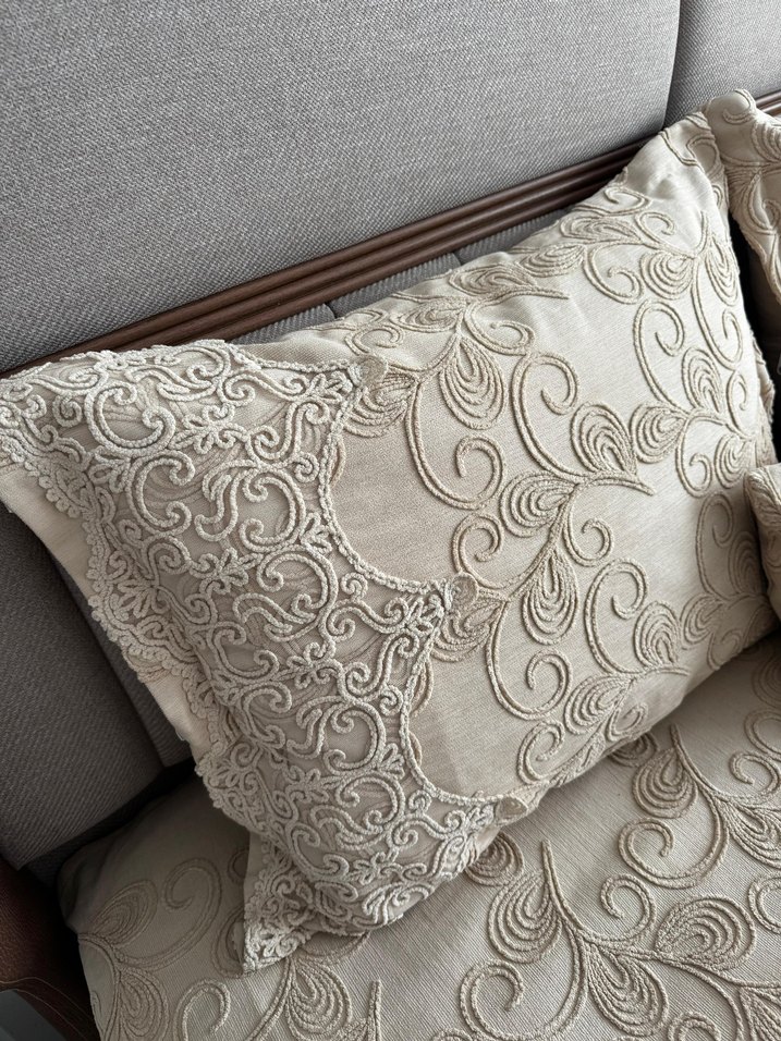 İşlemeli Bej Yatak Örtüsü. - Görsel 4