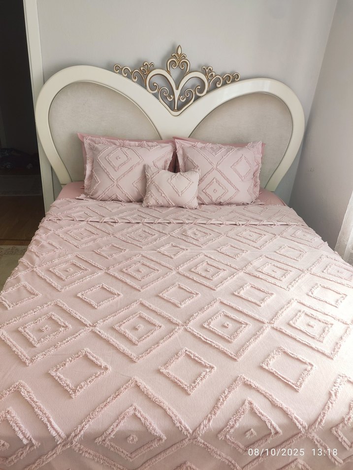 Nakışlı Pembe Yatak Örtüsü - Görsel 4