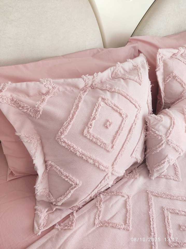 Nakışlı Pembe Yatak Örtüsü - Görsel 2