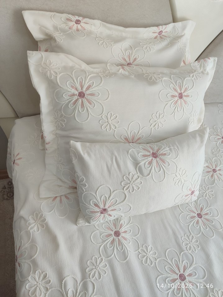Nakışlı Beyaz Yatak Örtüsü - Görsel 4