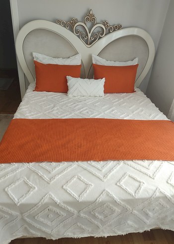 Beyaz Nakışlı Yatak Örtüsü - Görsel 2