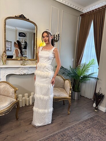 Beyaz otrişli söz nişan elbise