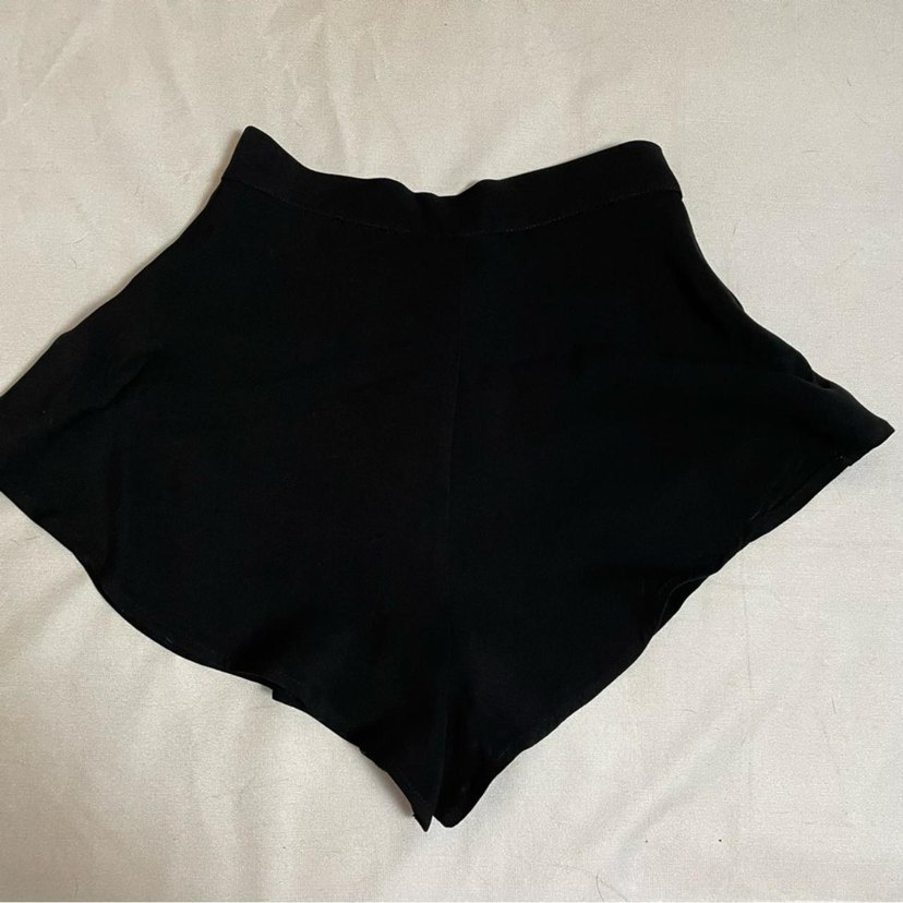 Düğmeli Siyah Mini Şort - Görsel 3