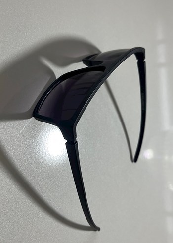 Siyah Şeffaf Çerçeveli Minimalist Kadın Güneş Gözlüğü - Görsel 3