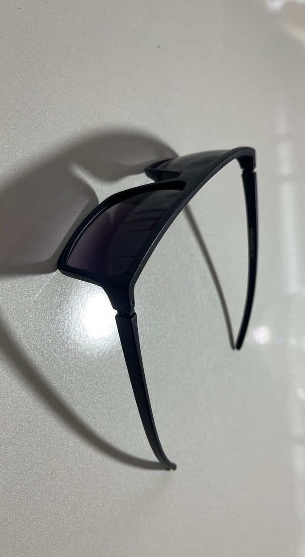 Siyah Şeffaf Çerçeveli Minimalist Kadın Güneş Gözlüğü - Görsel 3