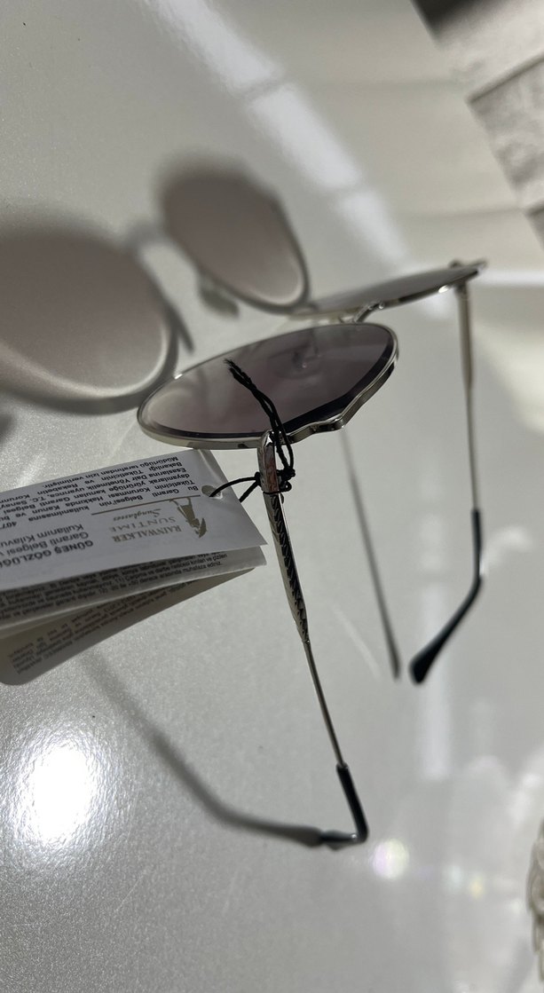 Minimalist Gri Şeffaf Kadın Gözlüğü - Görsel 2