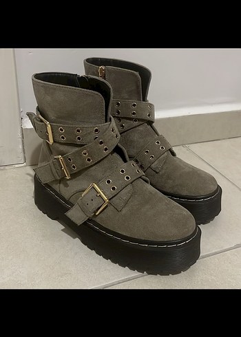 Gri Süet Tokalı Kadın Botu - Görsel 2