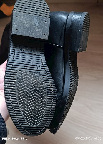 Siyah Deri Kadın Bot - Görsel 6