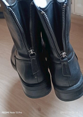 Siyah Deri Kadın Bot - Görsel 4