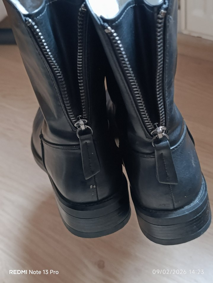 Siyah Deri Kadın Bot - Görsel 4