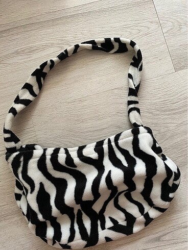 zebra desen peluş çanta çıtçıtlı