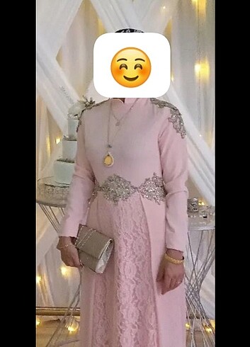 Pembe abıye 2saat giyip duruyo