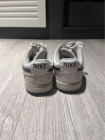 43 Beden beyaz Renk Nike beyaz siyah ayakkabı