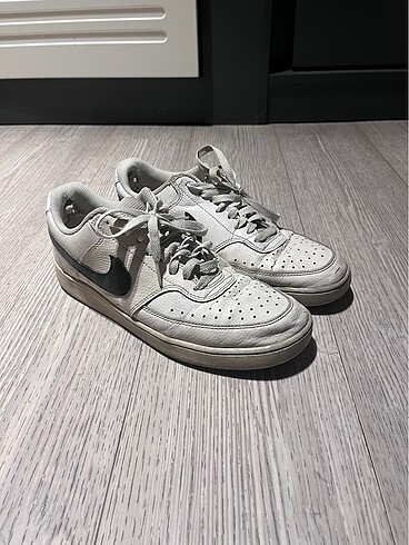 Nike beyaz siyah ayakkabı