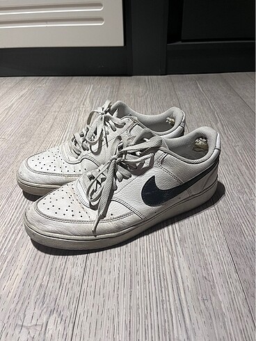 43 Beden Nike beyaz siyah ayakkabı
