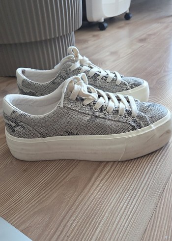 Zara Gri Yılan Desenli Platform Spor Ayakkabı