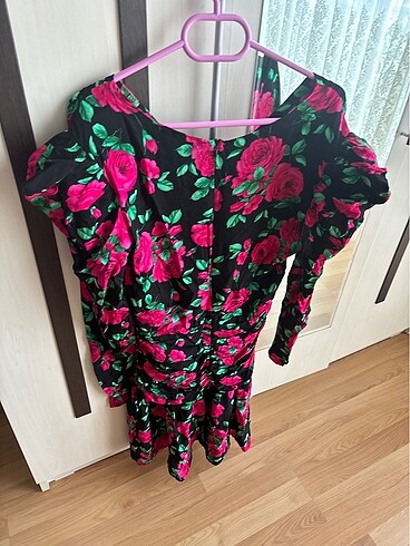 Elbise kolları vatkalı yazlık kumaş butik ürünü