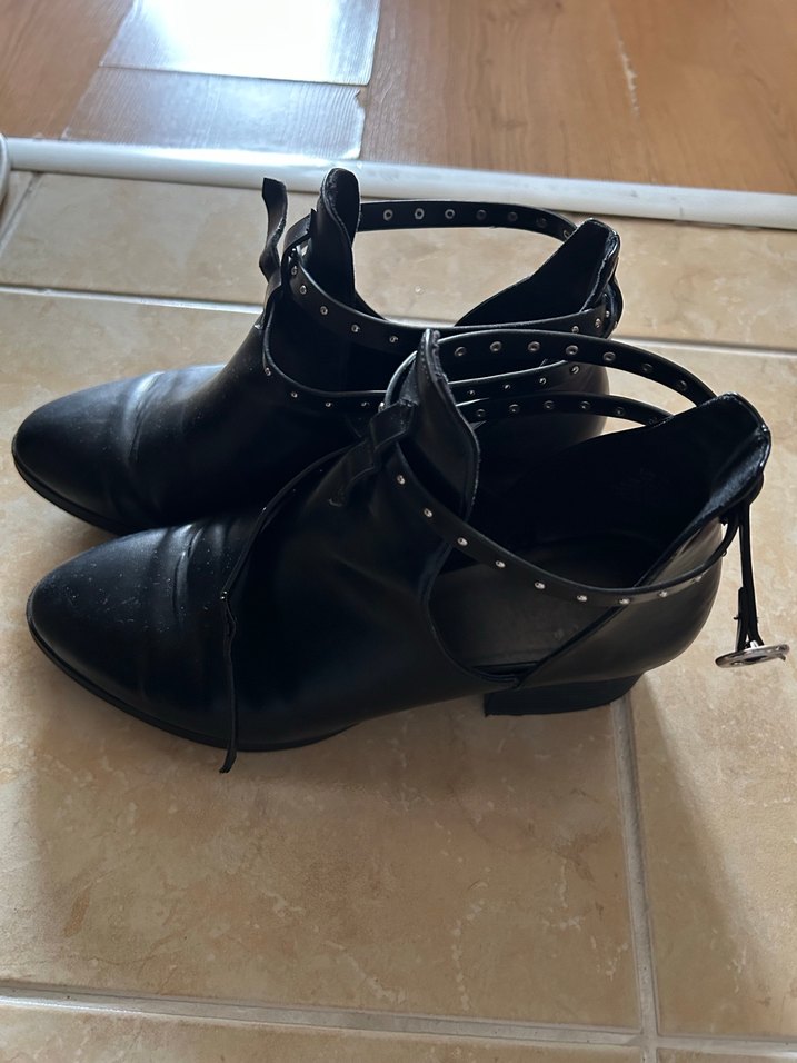 Kadın Siyah Deri Tokalı Topuklu Bot - Görsel 2