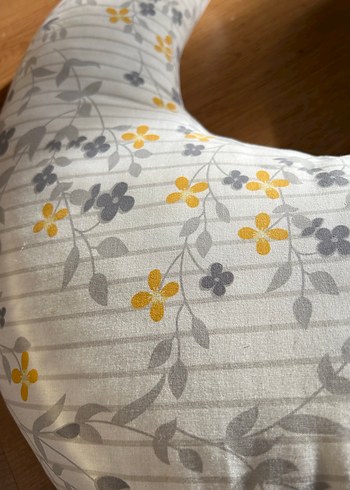 Gri Çiçek Desenli Emzirme ve Hamilelik Yastığı - Görsel 4