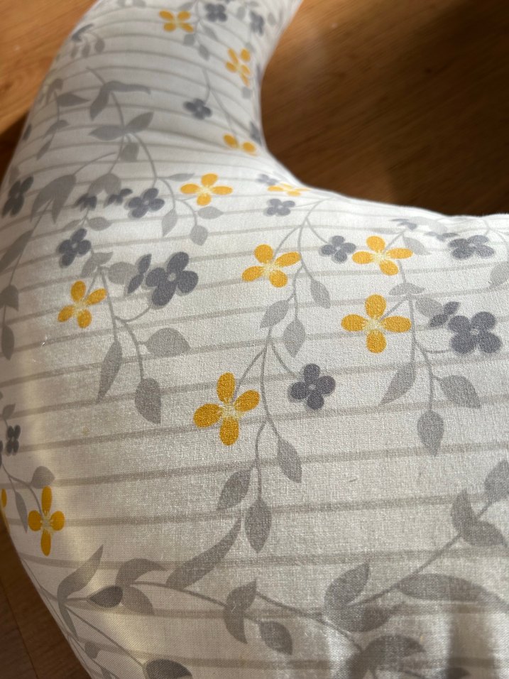 Gri Çiçek Desenli Emzirme ve Hamilelik Yastığı - Görsel 4