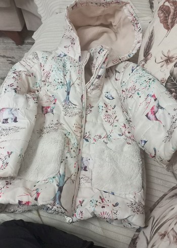 Beyaz Desenli Kız Çocuk Kürklü Mont(3-4) yas - Görsel 2