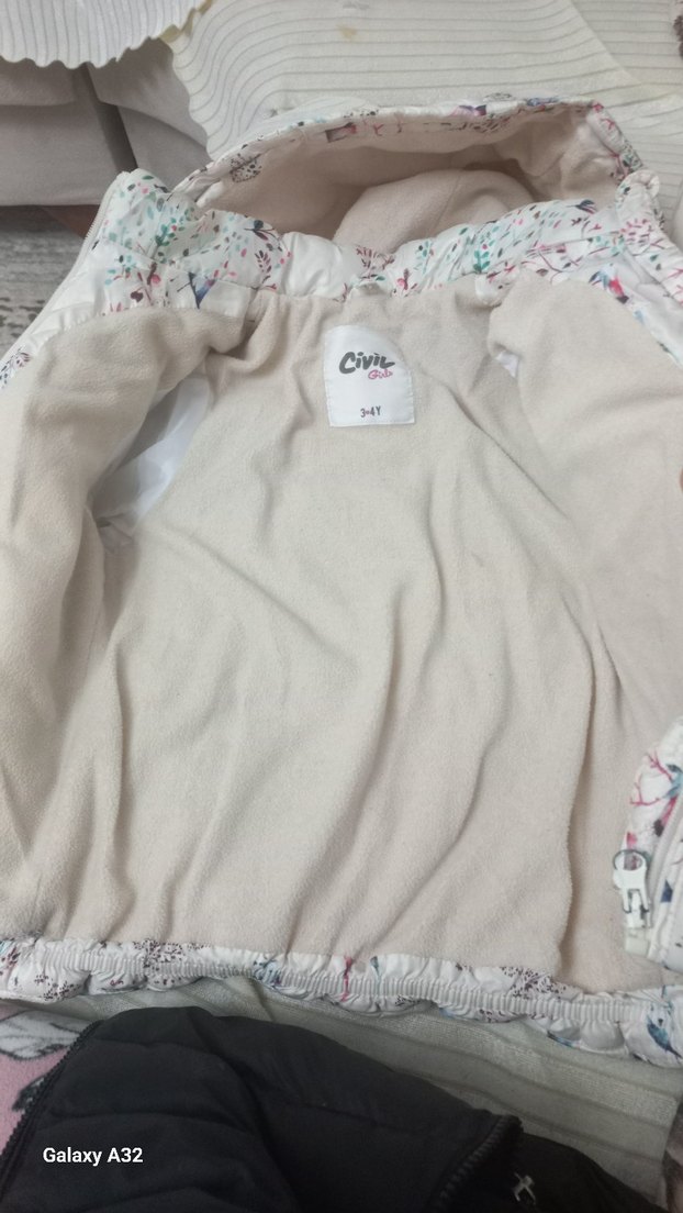 Beyaz Desenli Kız Çocuk Kürklü Mont(3-4) yas - Görsel 3