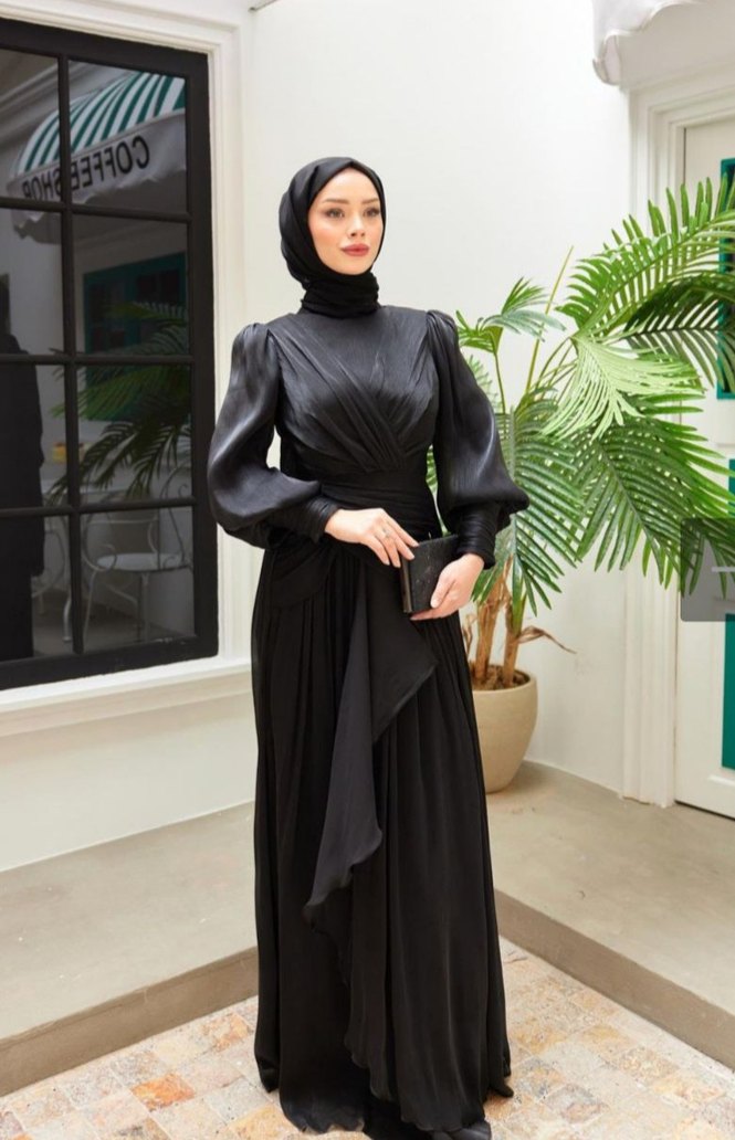 Siyah Drapeli Uzun Kadın Elbise - Görsel 3