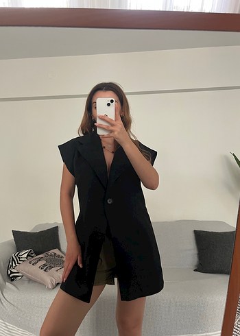 m Beden Düğmeli Siyah Deri Kolsuz Mini Blazer