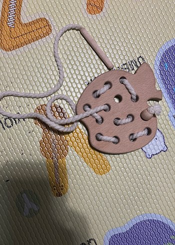 Elma Şekilli Ahşap İp Geçirme Oyuncağı - Görsel 2