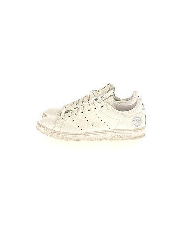 Adidas Spor Ayakkabı %70 İndirimli.