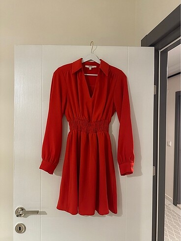 kırmızı kısa elbise